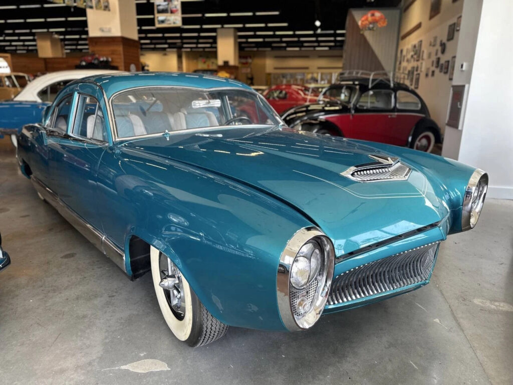 1954 Kaiser Manhattan