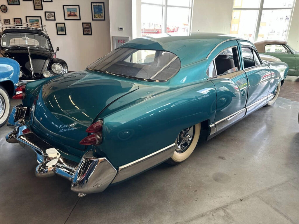 1954 Kaiser Manhattan