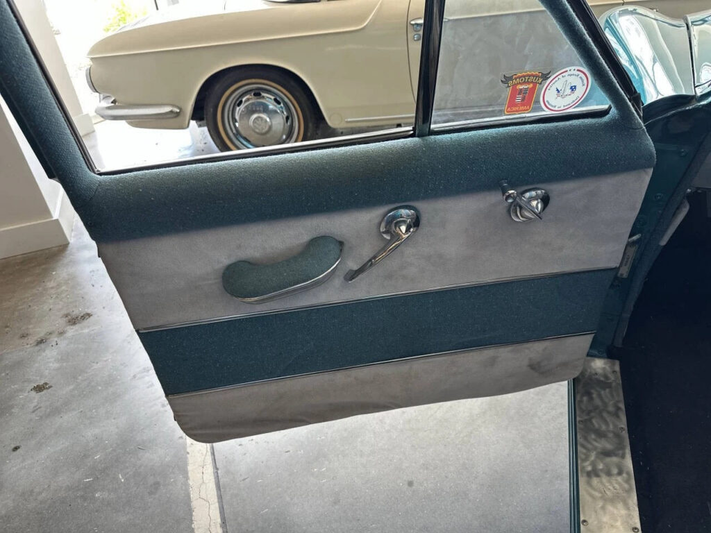 1954 Kaiser Manhattan