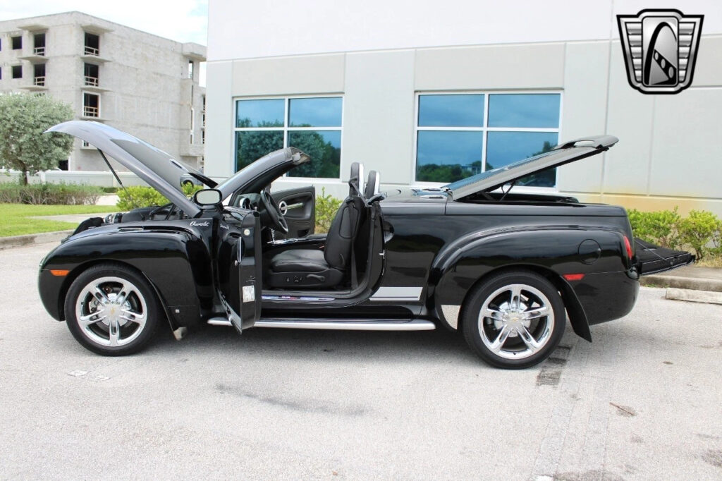 Black 2006 Chevrolet SSR Other LS2 6.0 Liter OHV 16V V8 6 Speed