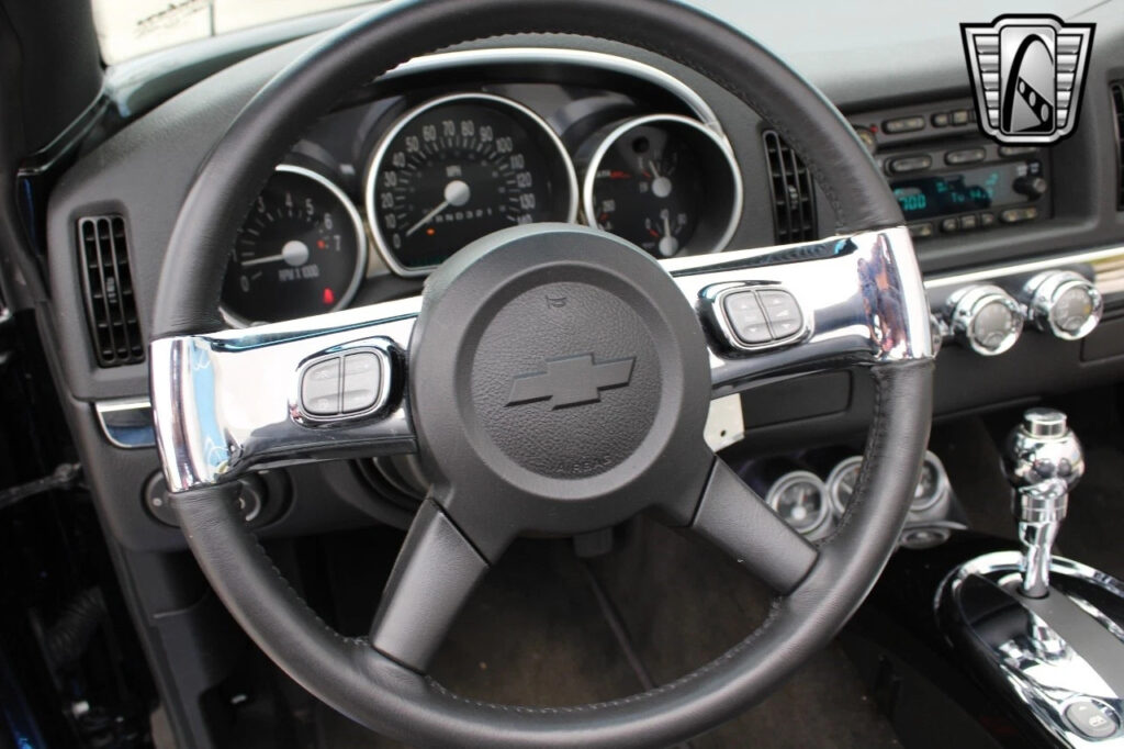 Black 2006 Chevrolet SSR Other LS2 6.0 Liter OHV 16V V8 6 Speed