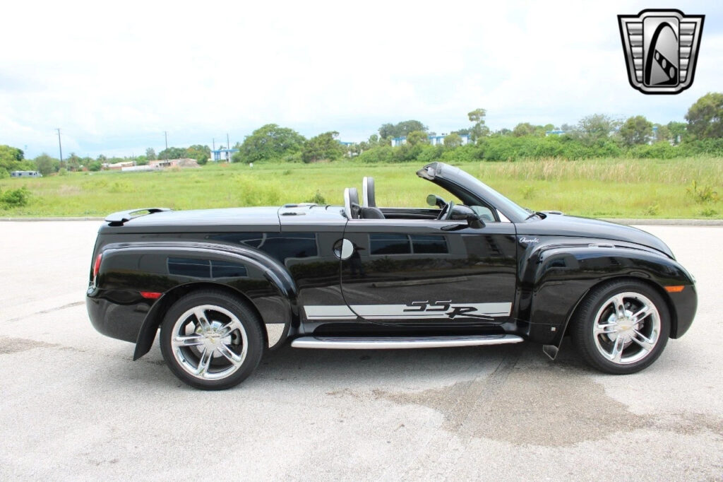 Black 2006 Chevrolet SSR Other LS2 6.0 Liter OHV 16V V8 6 Speed