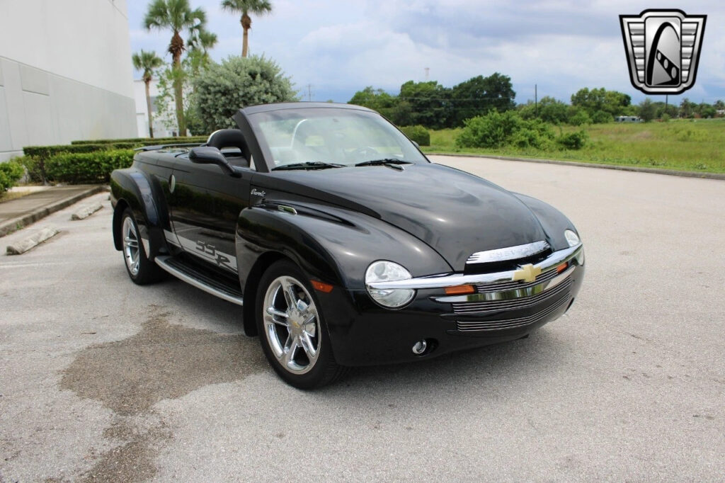 Black 2006 Chevrolet SSR Other LS2 6.0 Liter OHV 16V V8 6 Speed