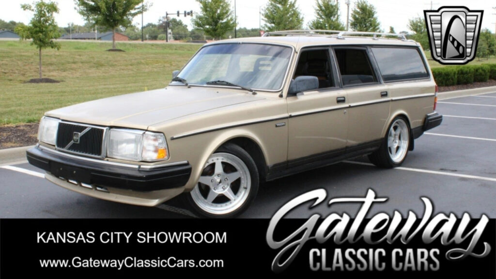 Gold 1989 Volvo 240 Series  4 Cylinder Turbo Manual