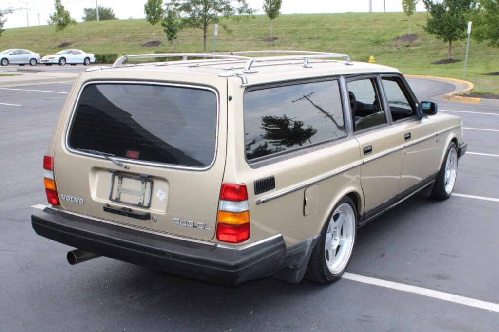 Gold 1989 Volvo 240 Series  4 Cylinder Turbo Manual