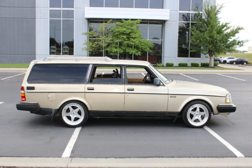 Gold 1989 Volvo 240 Series  4 Cylinder Turbo Manual