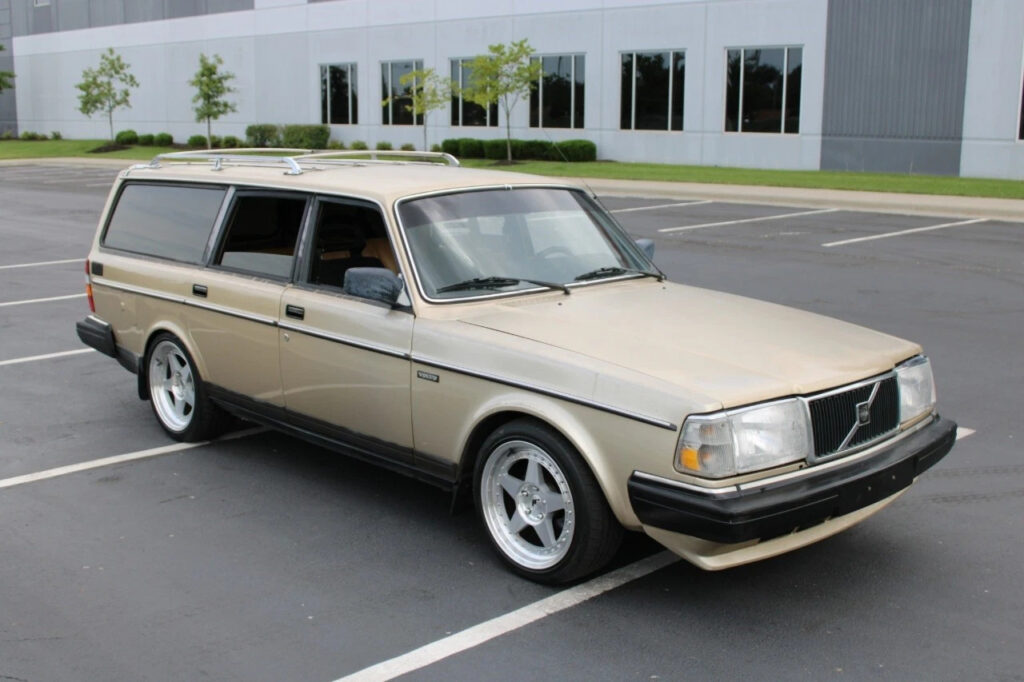 Gold 1989 Volvo 240 Series  4 Cylinder Turbo Manual