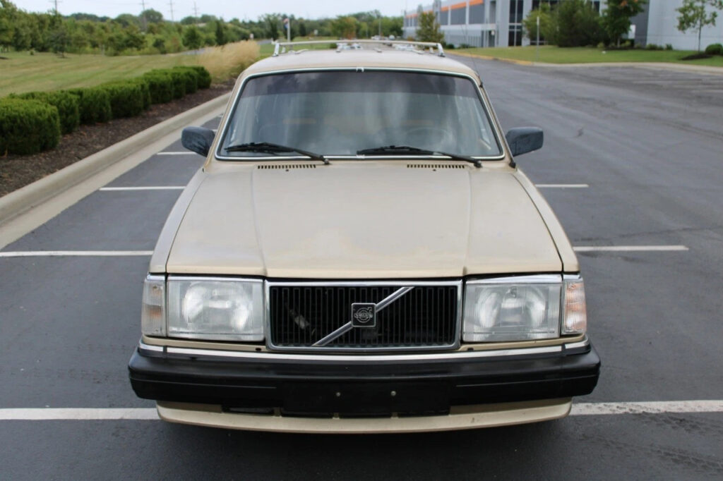 Gold 1989 Volvo 240 Series  4 Cylinder Turbo Manual