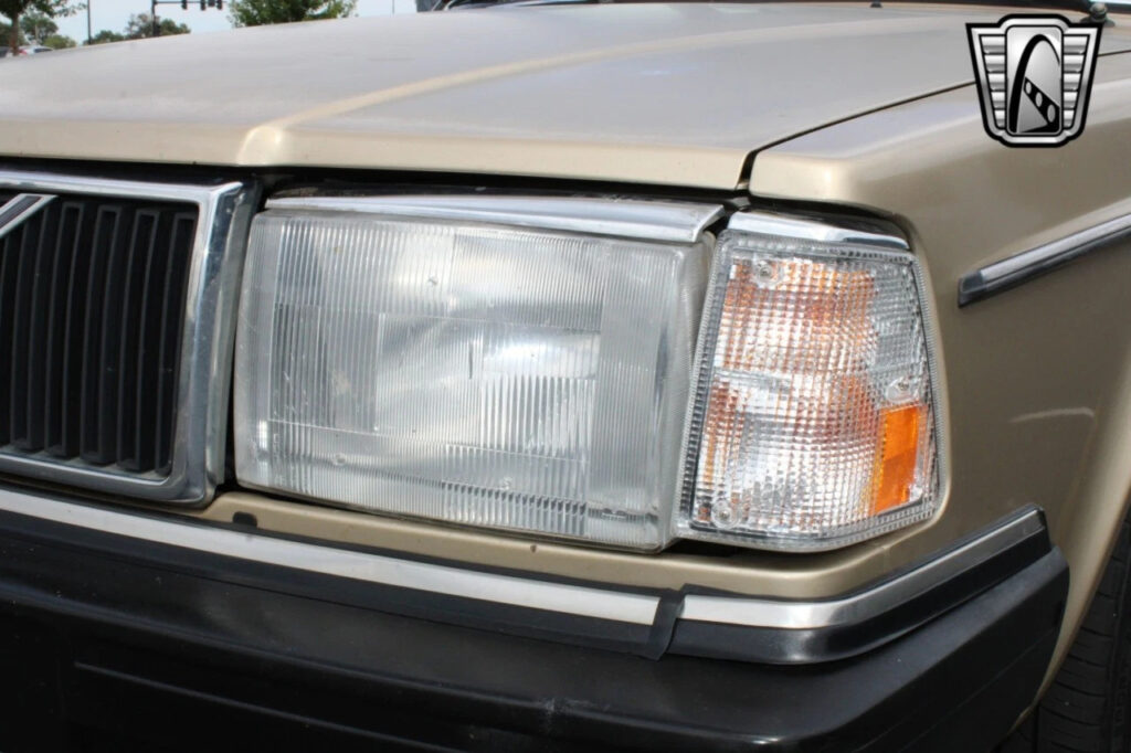 Gold 1989 Volvo 240 Series  4 Cylinder Turbo Manual